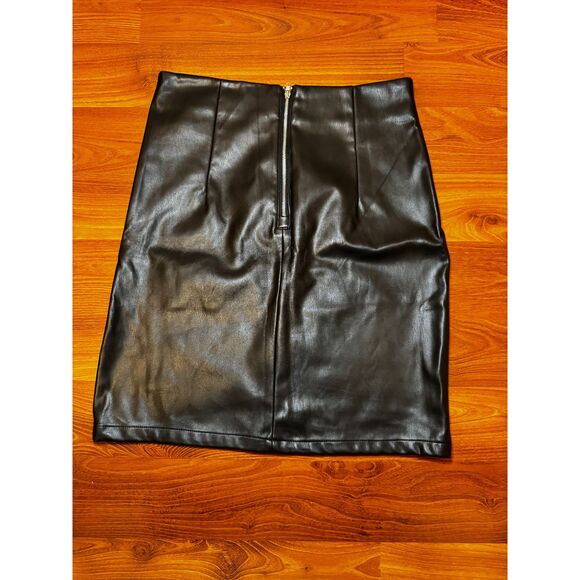 SHEIN Black Faux Leather Zipper Mini Skirt - Picture 2 of 4
